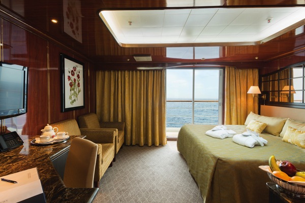 APT Travelmarvel MS Caledonian Sky Deluxe Balcony Suite 1.jpg